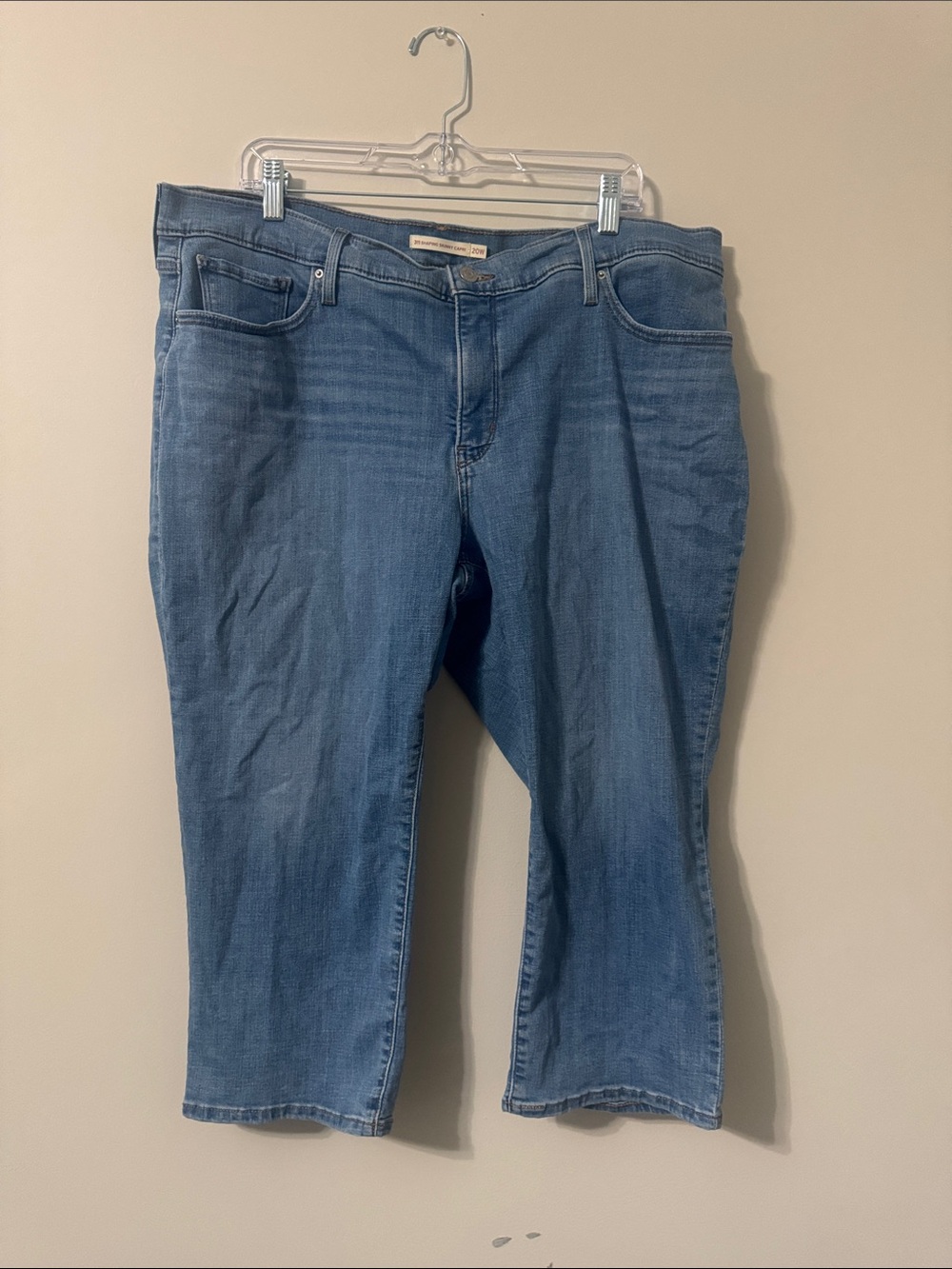 Levi's Women's Blue Capris - Medium Wash